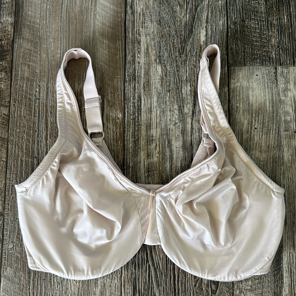 OLGA’S WOMEN BRA, SIZE 38DDD